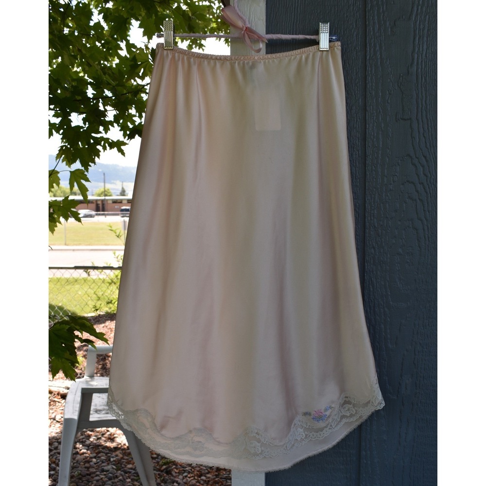 Amaretta Blush Satin Half Slip‎ Lace Trim Floral Petite Made in USA